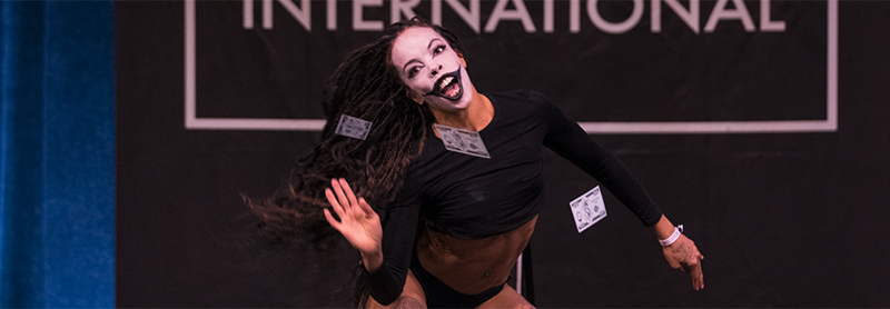 Kushina performs at PoleCon 2019